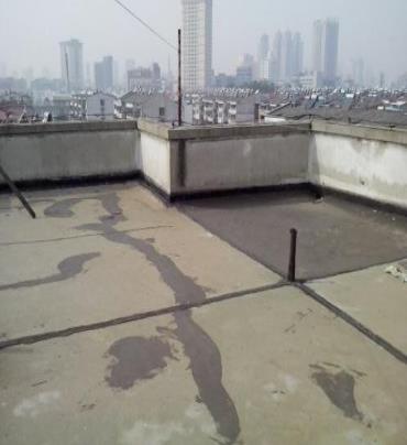 内江漏水维修 楼顶漏水是什么原因，楼顶漏水维修方法是什么?